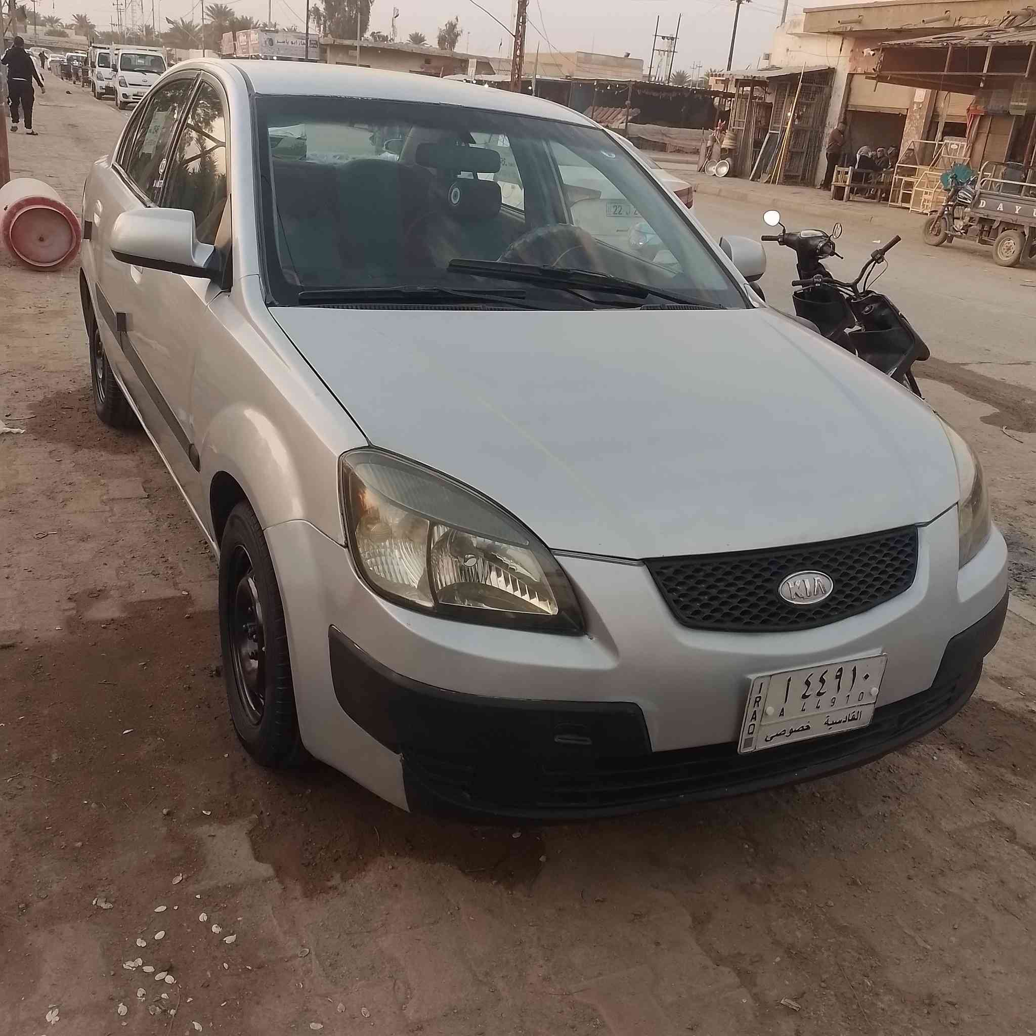 السلام عليكم 
كيا ريو للبيع مصبوغه حزام جماليه بدون اي ضربه سياره جاهزه كير عادي مكينه 1600 موديل 2007للاستفسار الاتصال على الرقم ***********

