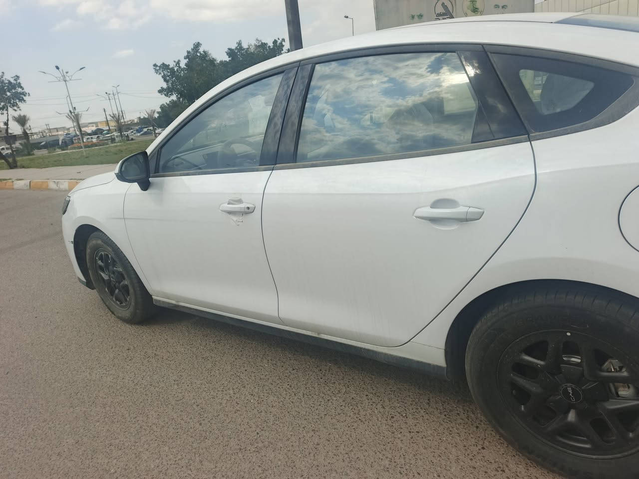 بي واي دي سيل 5 زيرو فقط هاي الطخه بيها
2025
***********
السعر 17500 عراقي
