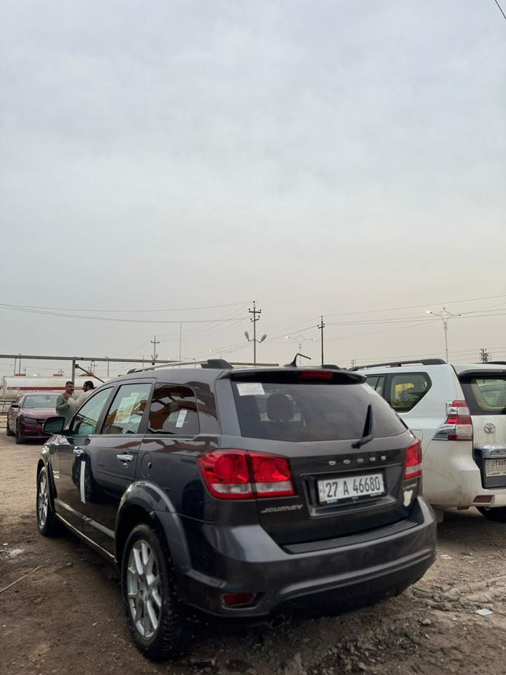 السلام عليكم للبيع دوج جورني 2015 رقم ذي قار السعر 120 وبيها مجال بسيط حك الجيه السونار مرفق مع المنشور المواصفات
1 سته سلندر
2 خمسه راكب تكدر تحط كرسين
3كشنات جلد
4كشنات كهرباء
5كامره دواره
6شاشه كبيره 
7تخم تاير
8حداديه جاهزه 
9ويل 20كروم 
10مكان سياره ناصريه مركز مدينه
11الرقم للاستفسار***********
