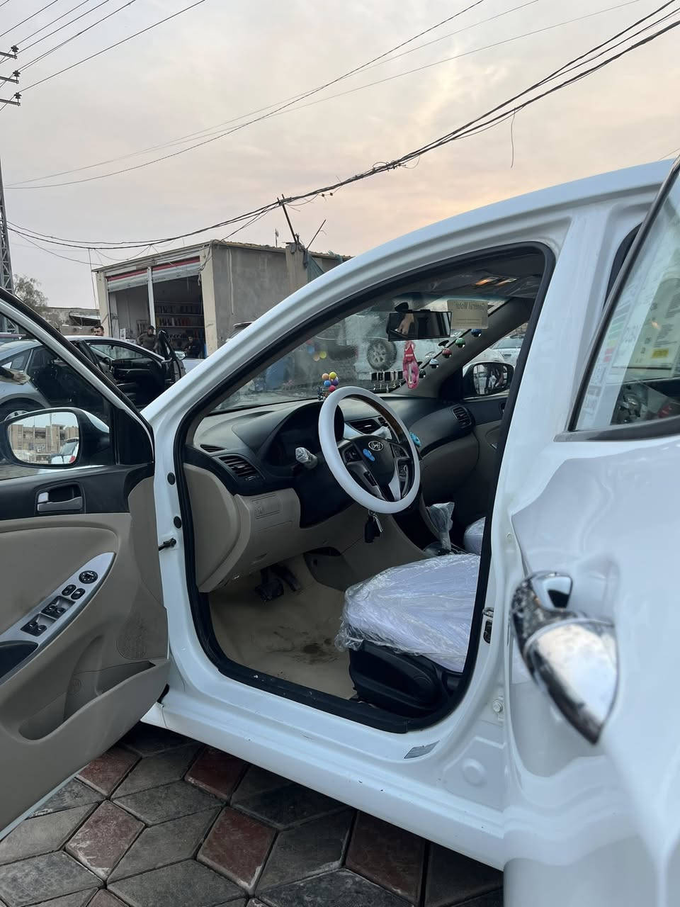 سلام عليكم   سياره اكسنت موديل 2015 سياره فول موصفات فتحه تحكم سترين سياره كفاله عامه من مكينا وكير وتبريد وكشرته سنويه ل 2030 سياره خير من الله مال جاي مكينا 1400 سعر 95 وبيه مجال قليل رقم***********
