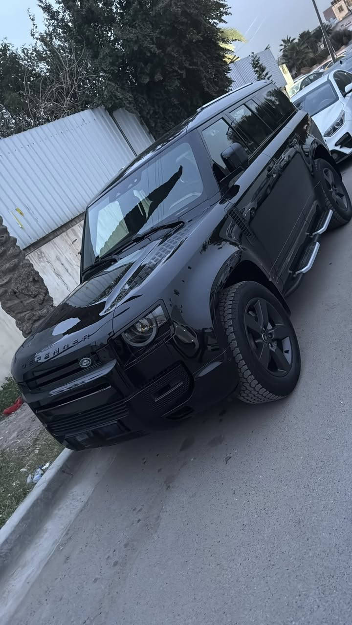 سلام عليكم للبيع او المراوس بلاندكروز 2025 ️

🚙 لاند روفر ديفندر 130 X-Dynamic SE – موديل 2025 زيرو رقم بغداد

🔹 المحرك: 6 سلندر 3.0L بنزين
🔹 القوة: 300 حصان (P300)
🔹 الدفع: رباعي AWD
🔹 القير: أوتوماتيك 8 سرعات
🔹 المقاعد: 8 ركاب – 3 صفوف (عائلية بامتياز 👨‍👩‍👧‍👦)

✨ مواصفات X-Dynamic SE المميزة:
✔️ شاشة لمس كبيرة مع Apple CarPlay & Android Auto
✔️ كاميرات 360°
✔️ أنظمة قيادة على الطرق الوعرة Terrain Response
✔️ مصابيح LED كاملة
✔️ جنوط رياضية 20 إنج
✔️ مقاعد كهربائية + مقود متعدد الوظائف
✔️ أنظمة أمان متقدمة (نقطة عمياء – المحافظة على المسار – مثبت سرعة متكيف)

📍 الحالة: زيرووو
📍 الموديل: 2025
📍 الفئة: X-Dynamic SE

📞 للاستفسار والسعر تواصل خاص أو اتصال
***********
