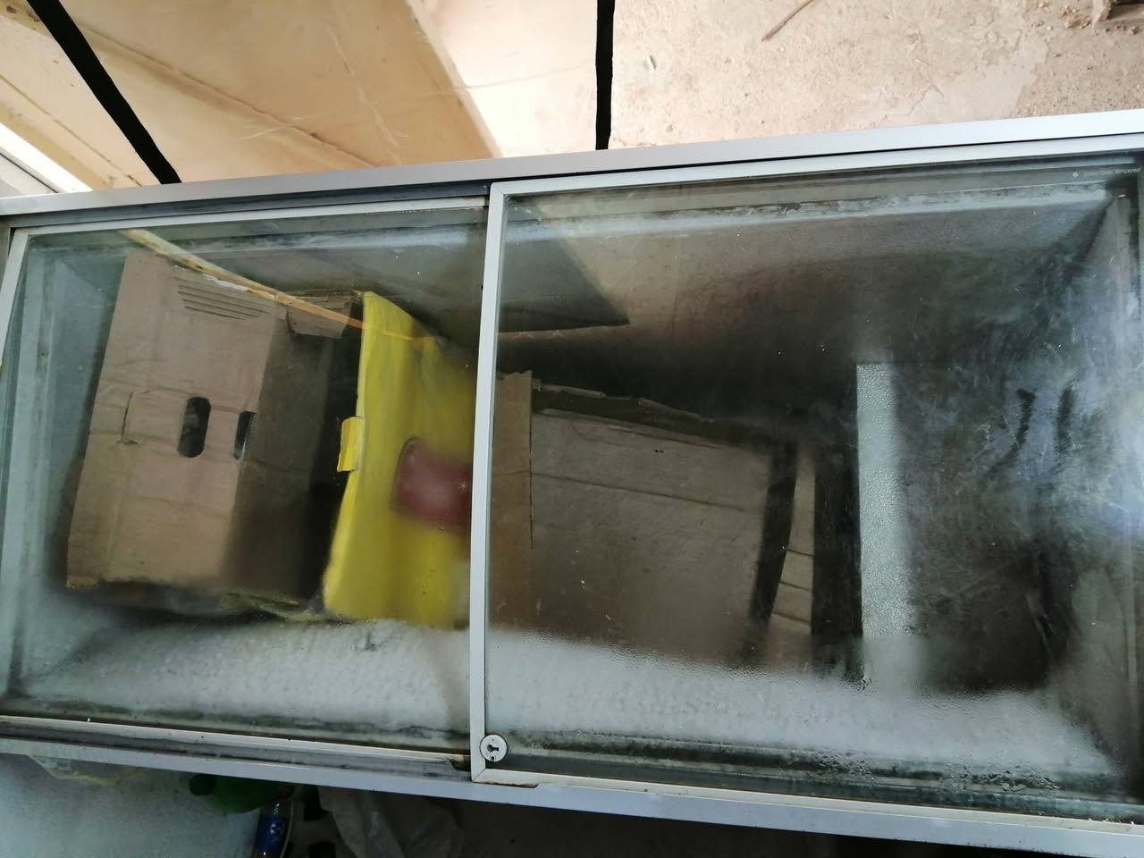 غراض محل كامله للبيع عارضات ومجمده شرت التشغيل والتجميد
وميز ورفوف وسلات جبس
التواصل ***********
