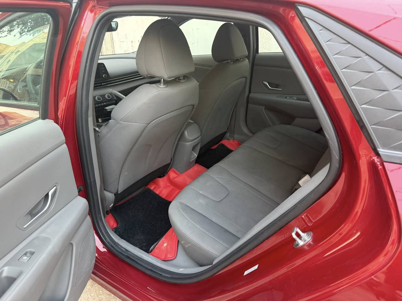 سلام عليكم النتره ٢٠٢٤ حادثها خشم جاملغ موضح بل صوره سياره بسمي ماشيه ٢٠ الف جاهزه بدون نقص سبير مانازل سياره جديده بمعنا كلمه اي ستفسار *********** السعر ١٦٠ اوبيها مجال
