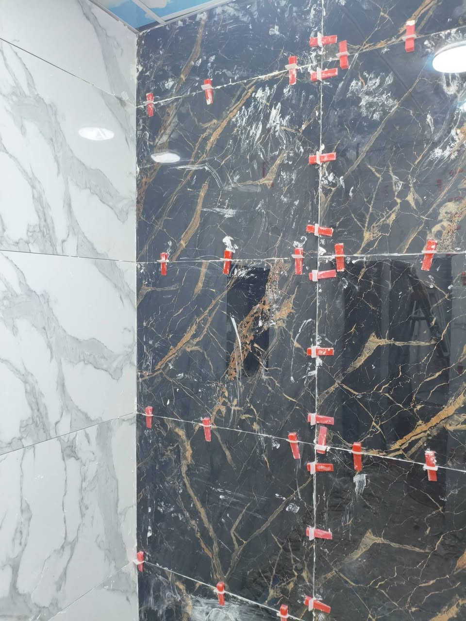 السلام عليكم خلف بورسلين الواح شغل درجه اولى شرط 
***********
