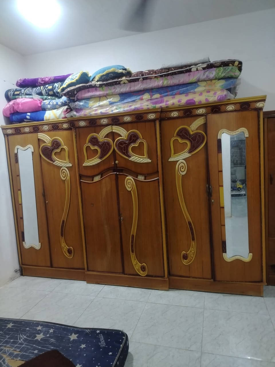 سلام عليكم غرفه مستعجل عله بيعتها سعر 400 نظيفه كلش ***********
