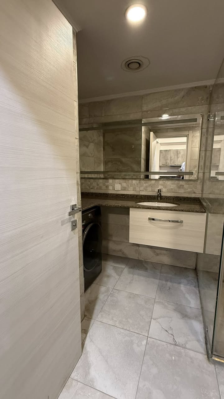 شوقە   MRF QUATTRO بۆ كري لە كواترو تاور
🔵 1+1 يه ك ژووری 
🟤 90 متري
🔵  يه ك ژووری نووستن 
🟤 هۆڵ
🔵 چێشتخانە
🟤 بلکۆن
🔹🔹🔹🔹🔹
شقة غرفه وصالة  الايجار  من مجمع كواترو تاور 
🔹 1+1  
 🔸90م
🔸 غرفة صالة 
🔸مطبخ 
🔸حمام 
 🔸بلكون 

***********📞
