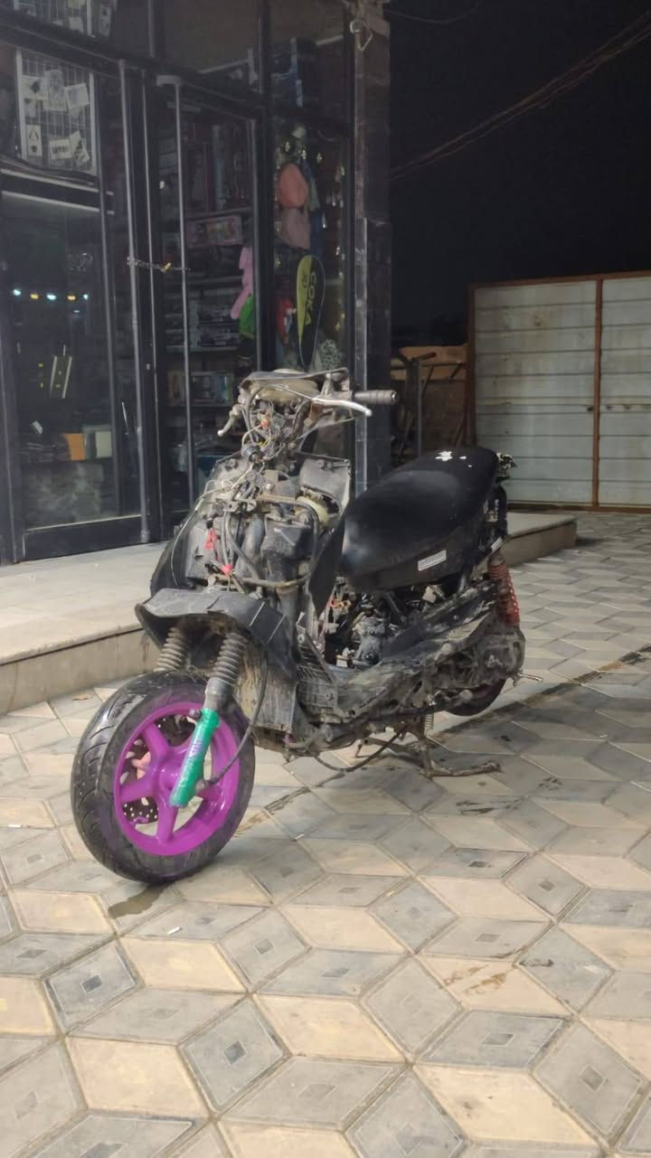 سكنس فحل كابريتر للبيع دراجه شغاله تجفيت جديد الله شاهد مكينه ناعمه السعر 200 كوم حديد وتساب *********** بغداد حي الجامعه
