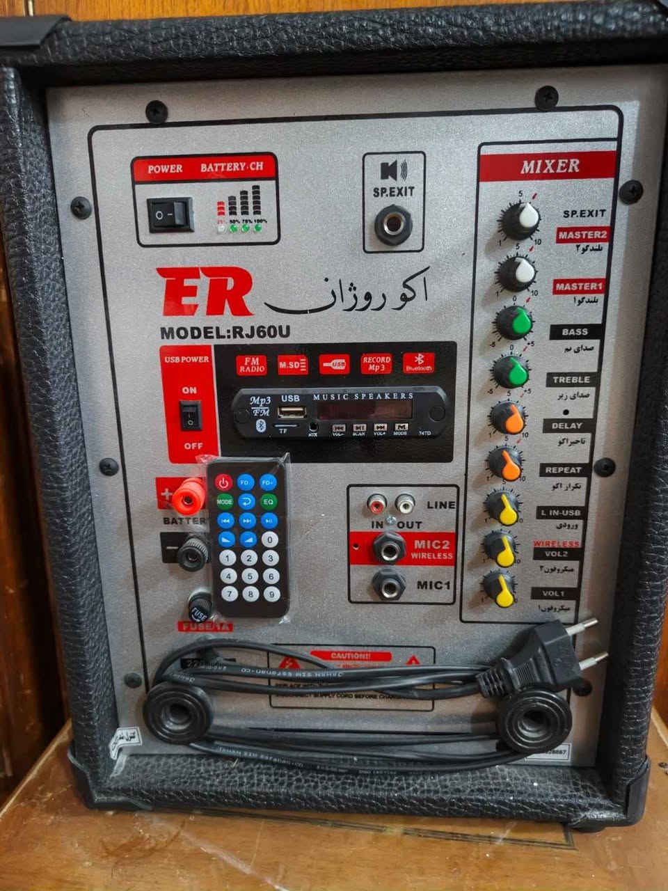 جهاز راقي جداً، مستورد من إيران، نظيف وبحالة ممتازة. مثالي للمجالس الحسينية، المواكب، المناسبات، والمدارس.
المواصفات الفنية باختصار:الموديل: Rojan RJ60U (دبل سماعة) 🔊🔊نظام التشغيل: يعمل على الشحن (بطارية داخلية)، الكهرباء الوطنية المباشرة، أو بطارية السيارة (12 فولت).

الوسائط: يدعم البلوتوث (Bluetooth)، الفلاشة (USB)، وميموري كارت (SD).

التحكم بالصوت: مكسر كامل للتحكم بالصوت، تضخيم الصوت (Bass/Treble)، مع تحكم احترافي بالصدى (Delay/Repeat) مناسب جداً للقراءة والإنشاد.المداخل: يحتوي على منافذ للمايكات السلكية واللاسلكية، ومخرج لتوصيل سماعة إضافية

 (SP.EXIT).الملحقات: يأتي مع ريموت كنترول للتحكم عن بعد.

(مكلف بالنشر لاتراسلني خاص)  
 الشراي يتصل عالرقم *********** 
مكاني نجف حي النصر شارع البانزين خانة النجف, العراق
