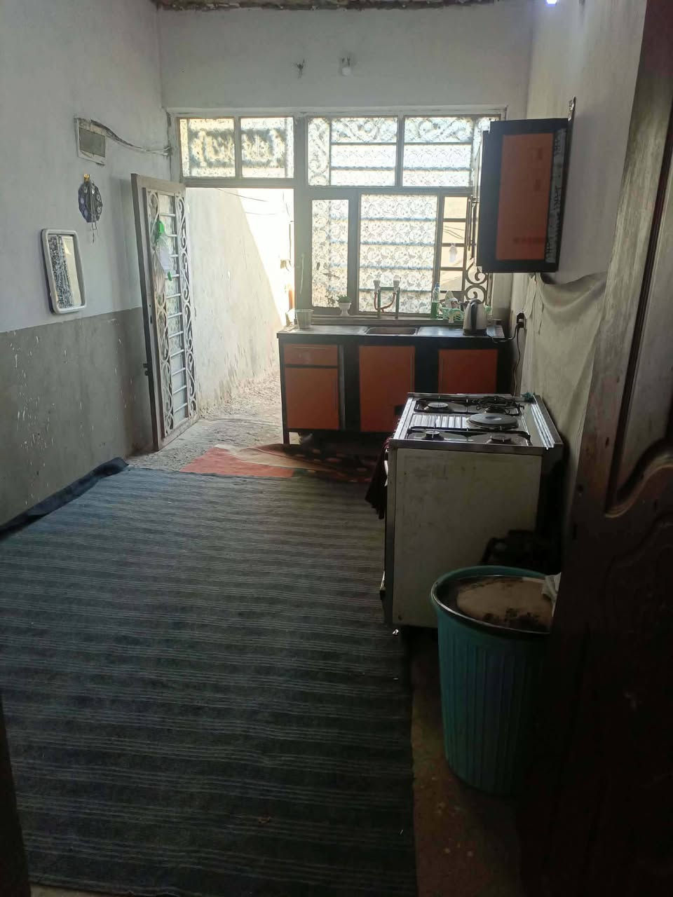 بيت للبيع طريق ياحسين خلف الحسينيات مباشره 130متر
عمود215،،،،،،،،‏‪***********‬‏ سعر مناسب
