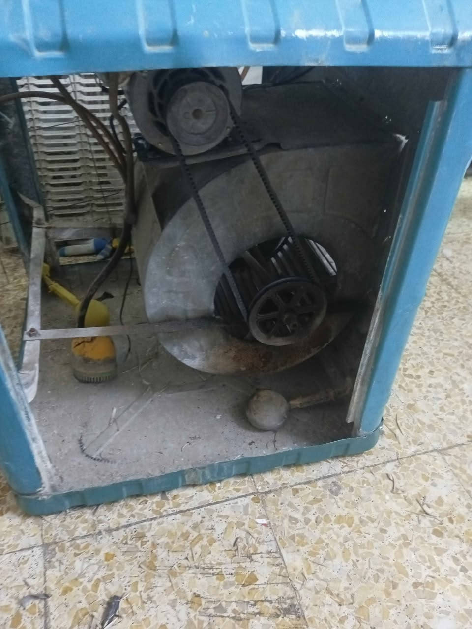 مبردة برفاب حجم اثنين ونص للبيع ماطور سرعتين نظيفة مكاني حسينية الراشدية 
*********** بغداد, العراق

