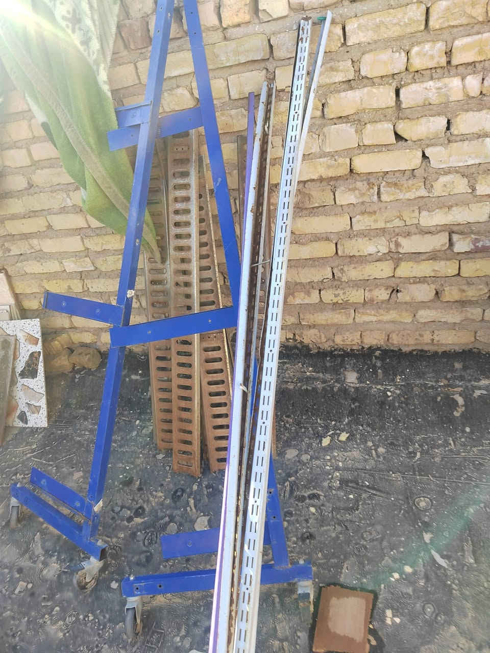 سلام عليكم ورحمة
غراض اللبيع ارفوف اكو بيهن بل جيس وبيهن مستخدمات
وسقيفه تركيه 4*3
رقم الهاتف ***********
*********** مصطفى عبدالقادر
