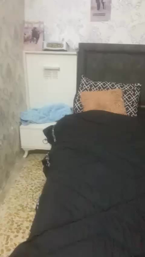 السلام عليكم غرفه تركيه للبيع نضافه ٨٠بالميه خمس قطع ***********مكان كربلاء سعرها ٣٠٠
