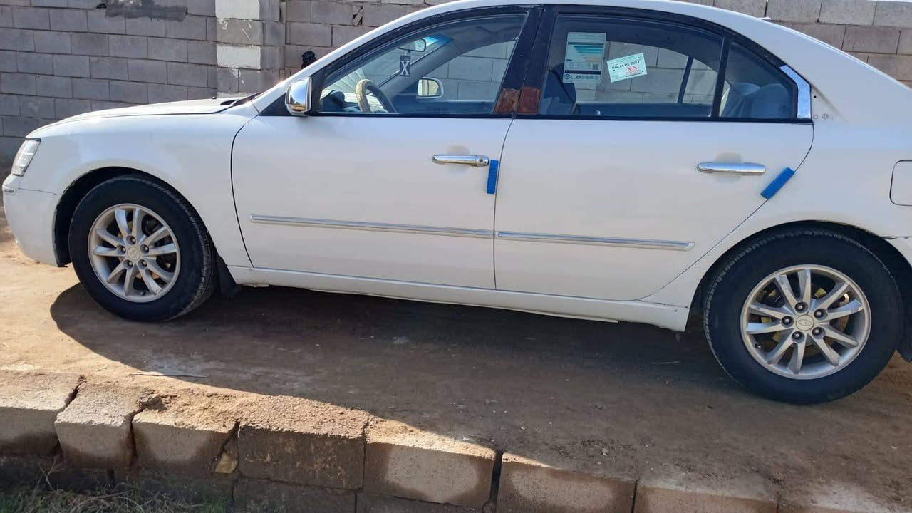 سلام عليكم سوناته اللبيع 2009 محرك 2400  تخم تاير جديد تبريد شغال مصبوغه عامه سعر 90 وبيها مجال ستفسار الرقم ***********
