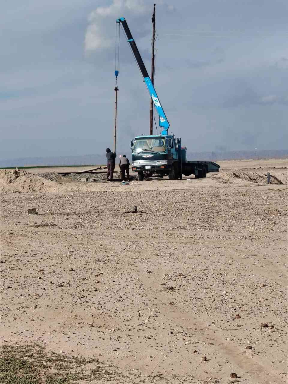 يوجد كرينين لنقل السيارات ورفع ابار متواجدين داخل العلم وخارجه ***********/***********
