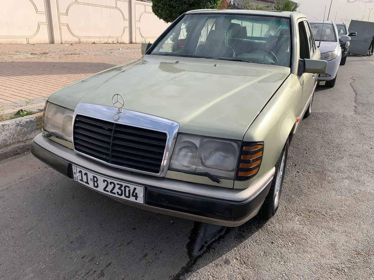 ‏السلام عليكم
‏مارسدس دب مكينه بلاد قبق اسود 
السياره خير من الله صدرها حلو مكينه خير من الله 
غرفتها زينه مدوشمه تبريد مايشتغل 
رقم دولي بغداد بسمي 
تخم تاير كهرباياتها كلها شغاله العين هم كذالك 
قواعد دبلات معمره تعمير حلو السنويه نهايت السنه تصقط 
السعر 50 وبيها مجال العنوان بغداد مدينة الصدر 
0733453016


**إذا كنت صاحب هذا الإعلان وتريد حذفه لأي سبب، رجاءا أرسل رسالة إلى الدعم الفني**