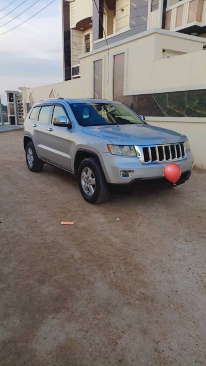 للبيع جيب لاريدو موديل 2011 كلين 
مكفوله من الحادث والصبغ من عده البارد 
سياره كلش جديده مكان السياره فلوجه 
  رقم بغداد 
هذه سونارها. 
***********
