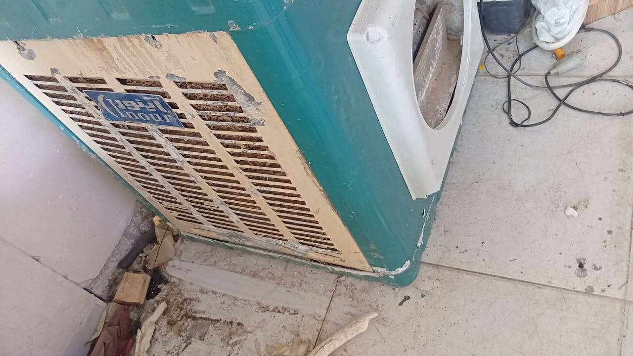 مبردات للبيع كلها شرط شغل 
سوبر حجم 4ونص كشر بدون ماطور 90الف
سوبر حجم 2ونص عدد 2 سعر الواحد ،75
اونيور حجم 2ونص 85ال اخو جديد 
كونفيرة 50الف 
للتواصل خاص او عبر الرقم ***********
