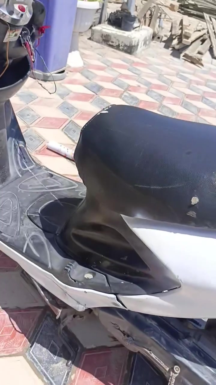 السلام عليكم
🛵دراجه دولفين للبيع 
مفتوحه مره وحده 
العنوان .الرميثه الجديده
الرقم.***********📞
السعر خاص
