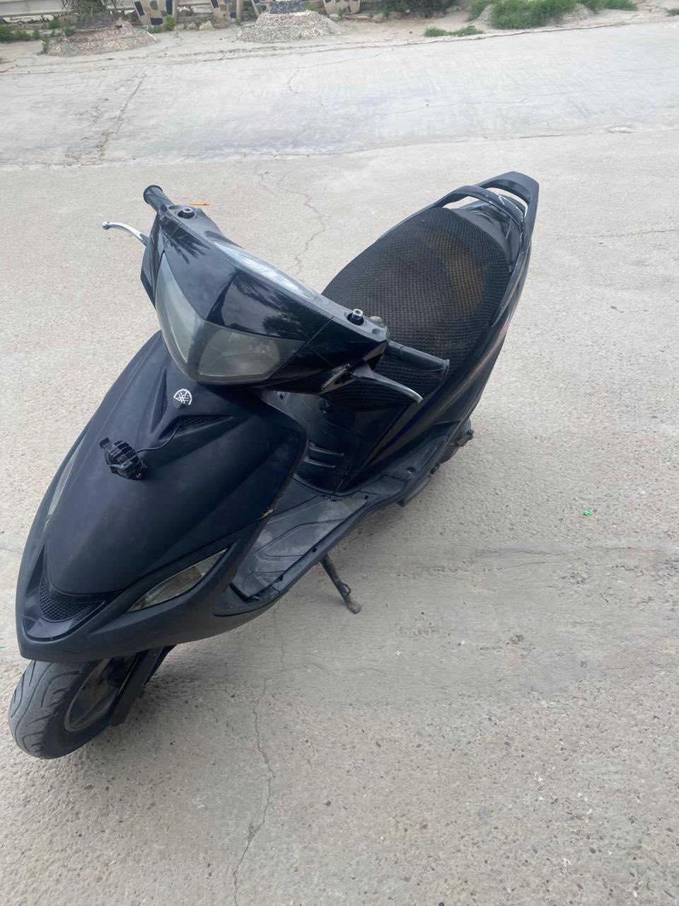 السلام عليكم اخوان من رخصه الادمن المحترم دراجه ماكس ١٤٠  درجه نضيفه صارله يمي سنه دراجه ما شكت ابد بس قبل ٤ اشهر جفتهه لان بل أساس جانت مكينته مو صافيه هسه الدراجه صارت ليره شغل وطلع  كهربائيات كله شغاله فقط عداد البانزين 

والسرعه واكفات الدراجه نصبتهه حلوهه 

   ألهاتف: ***********
السعر :450 وبيهه مجال للطيبين 
العنوان : الغزاليه شارع المشجر
