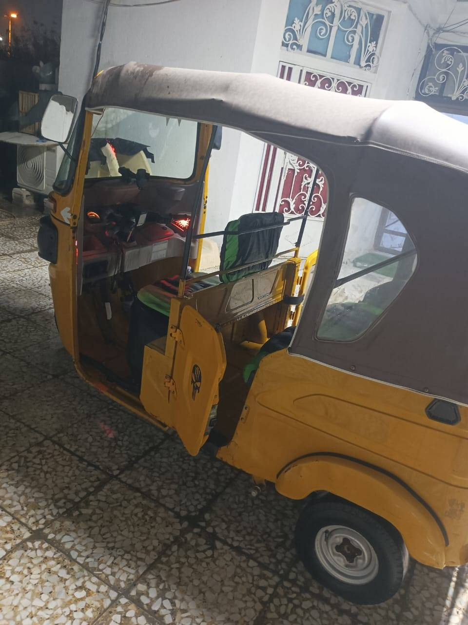 سلام عليكم تكتك مديل 21 رقم وسنويه تكتك باسمي مكمله من كلشي كهربايت شغله مكينه مجفته بيها خياسات رايده ب 5 ونص وبها مجال لشراي رقم ***********
