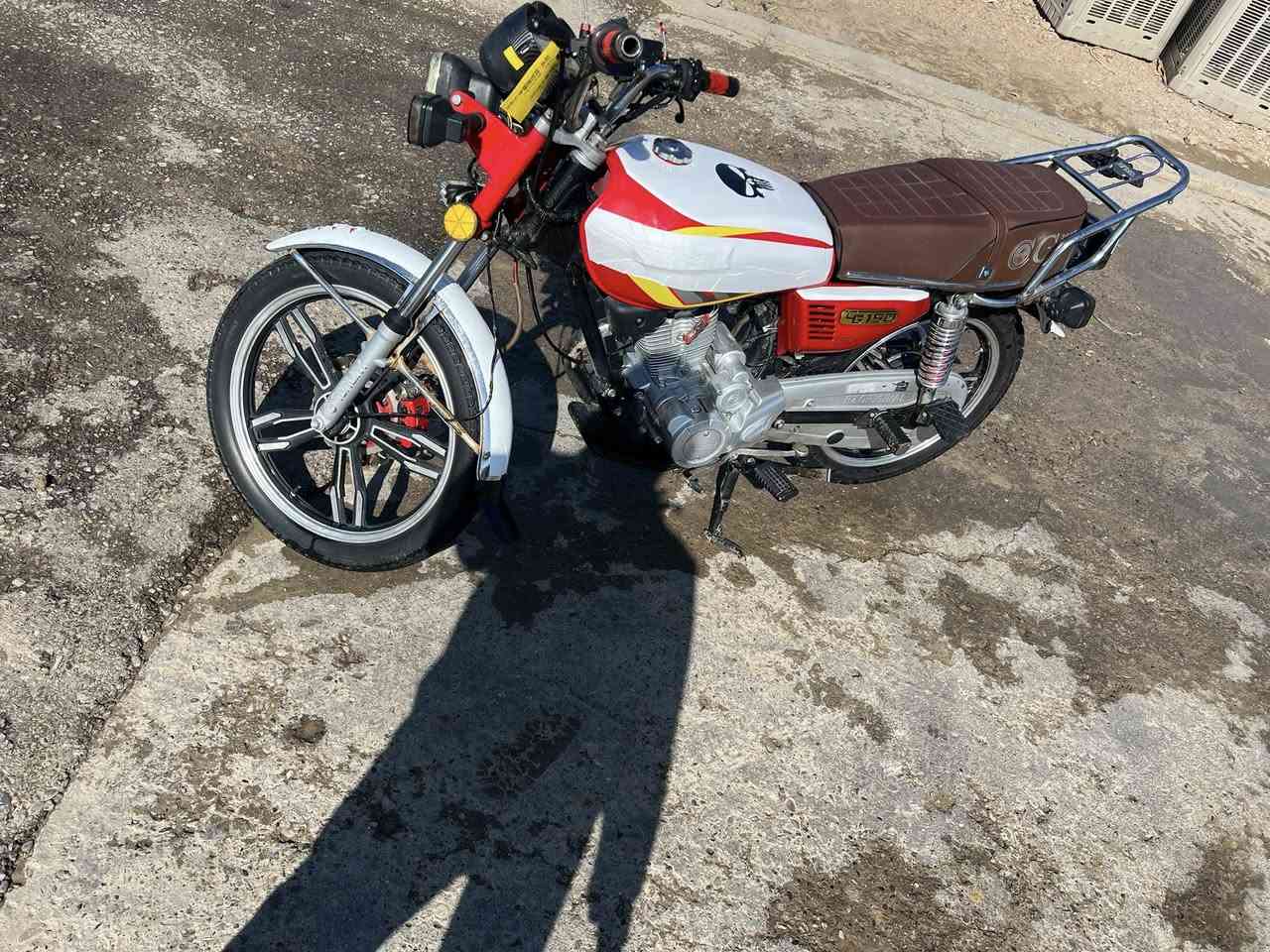 دراجه سيفان للبيع 
مديل 24 كفاله عامه أوراق كامله 
اي نقص مابيه دشبول عرض 
مكان ديالى كنعان شراي تعال خاص ؟


**إذا كنت صاحب هذا الإعلان وتريد حذفه لأي سبب، رجاءا أرسل رسالة إلى الدعم الفني**