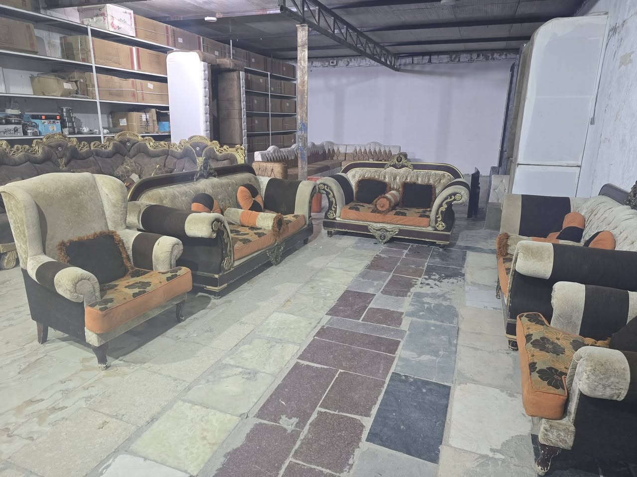 تخم قنفات تسكام صاج ملكي نظيف وجاهز مابي اي ضرر يتكون من 5 قطع 10نفرات مقعد سحاب لسهوله التنظيف مع سيت كوشات السعر 200 العنوان نجف حي العسكري شارع السبيس شارع كريد مول السايدين خلف سوق المخضر ***********
