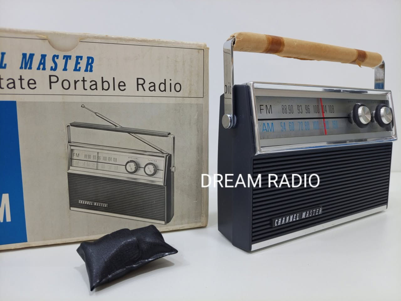 راديو CHANNEL MASTER
انتاج اليابان 1970 
غير مستخدم 
موجات الجهاز FM AM
للاستفسار مراسلة الصفحه


**إذا كنت صاحب هذا الإعلان وتريد حذفه لأي سبب، رجاءا أرسل رسالة إلى الدعم الفني**
