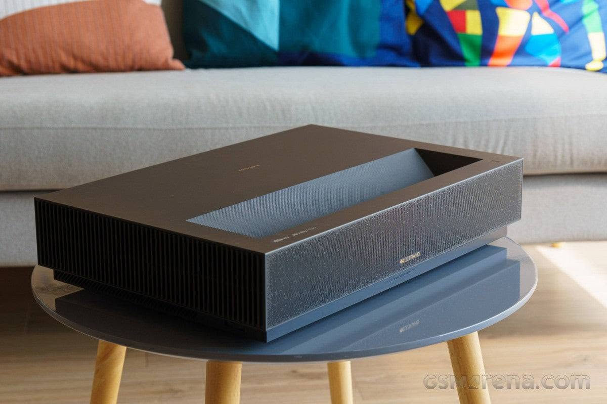 توفر جديد

مليون 500 الف سعر الجهاز جديد

WEMAX Nova 4K UHD UItra Short Throw
Projector
ليزر ذكى فائق جهاز Nova WEMAX هو جهاز عرض : القصر بدقة UHD ,4K مصمم خصيضا لتجربه
المسرح المنزلى
المواصفات الرئيسية
الدقة: يدعم دقة 2160 * )3840 UHD (4K تقنية العرض: يستخدم تقنية ليزر 3.0 PDـاA وتقنية DLP، مما يوفر ألوانا غنية وتفاصيل، دقيقة السطوع يتميز بسطوء يصل إلى 2100 لومن ANSl مما يجعله مناسبا للاستخدام فى النهار أو الليل حجم الشاشة: يمكنه عرض صورة بحجم يتراوح من 80 إلى 150 بوصة ظام التشغيل: يأتى مع نظام 9.0 TV Android المدمج والمعتمد من جوجل، مع مساعد جوجل الصوتي وميزة Chromecast
الصوت: يشتمل على مكبرات صوت مدمجة بقوة 30 واط تدعم تقنيات Audio Dolby و DTS-HD الاتصال: يدعم الاتصال اللاسلكى عبر الواى فاى والبلوتوث، كما يحتوى على عدة منافذ بما فى ذلك USB HDMI
ميزات إضافية
تصحيح الانحراف: يدعم تصحيح الانحراف ب 8 نقاط لضط الصورة بشكل، مثالى المسافة القصيرة جڐا sT)ل:)U يمكن وضعه على بعد بضعة سنتيمترات من الحائط لعرض صورة كبيرة،

للحجز واتساب اب

***********
