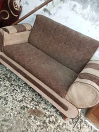 كنبة • مكلفة • للبيع