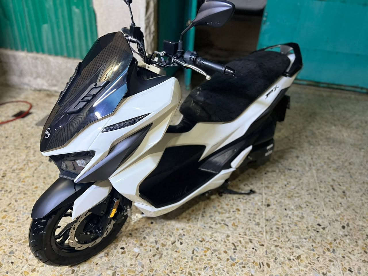 سلام عليكم شباب  سيام كوري ماشية 4 الاف دراجه جدييييده لوك رقم بغداد انكليزي تحويل ثاني يوم السعر 33 ورقة عنوان شارع فلسطين 
تواصل واتساب 
***********
