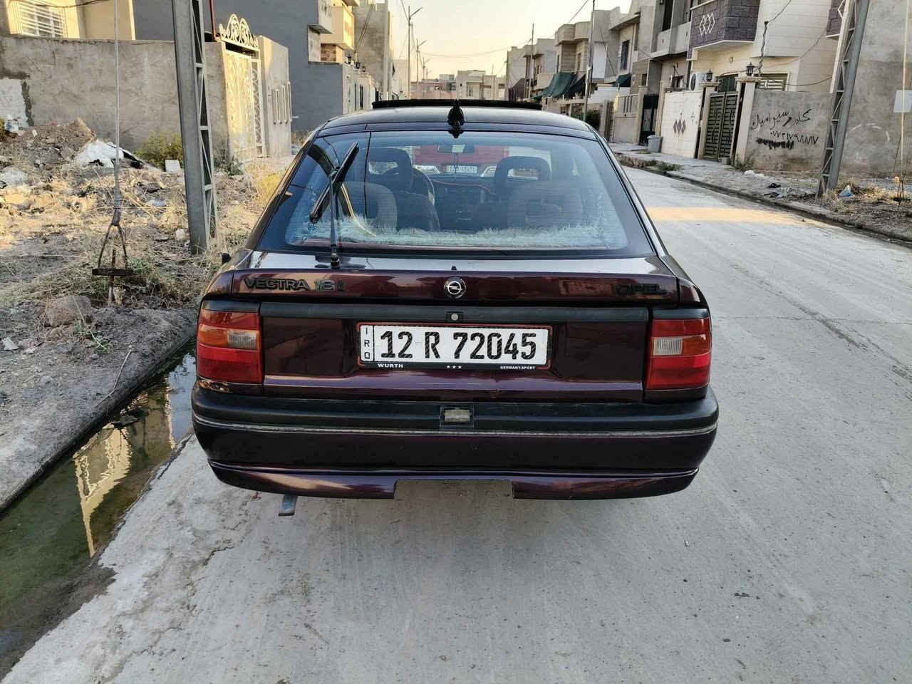 للبيع Opel Vectra موديل 1991 رقم نينوى (إنكليزي)، سيارة مرتبة وسعرها مناسب مقارنة بحالتها.

- مبدل بيها سستم.
- شرط من القلب والدعم، لا من الصندوق ولا من البجم.
- بيها ضربة خفيفة بالسقف يم التنتة 
- اني الشرعي وشرط التحويل 
- السعر 36 ورقة وبيها مجال 
- للتواصل *********** واتساب 
- *********** واتساب موصل, نينوى
