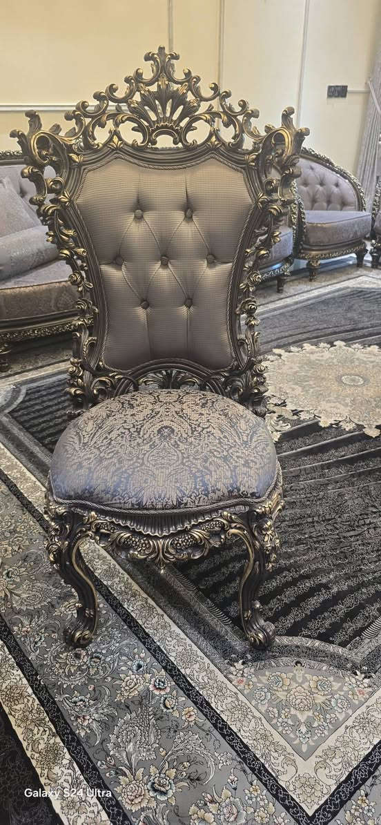 السلام عليكم 
للبيع ميز طعام ملكي ٨ كراسي طوله ٣ مترات
بغداد اليرموك


**إذا كنت صاحب هذا الإعلان وتريد حذفه لأي سبب، رجاءا أرسل رسالة إلى الدعم الفني**