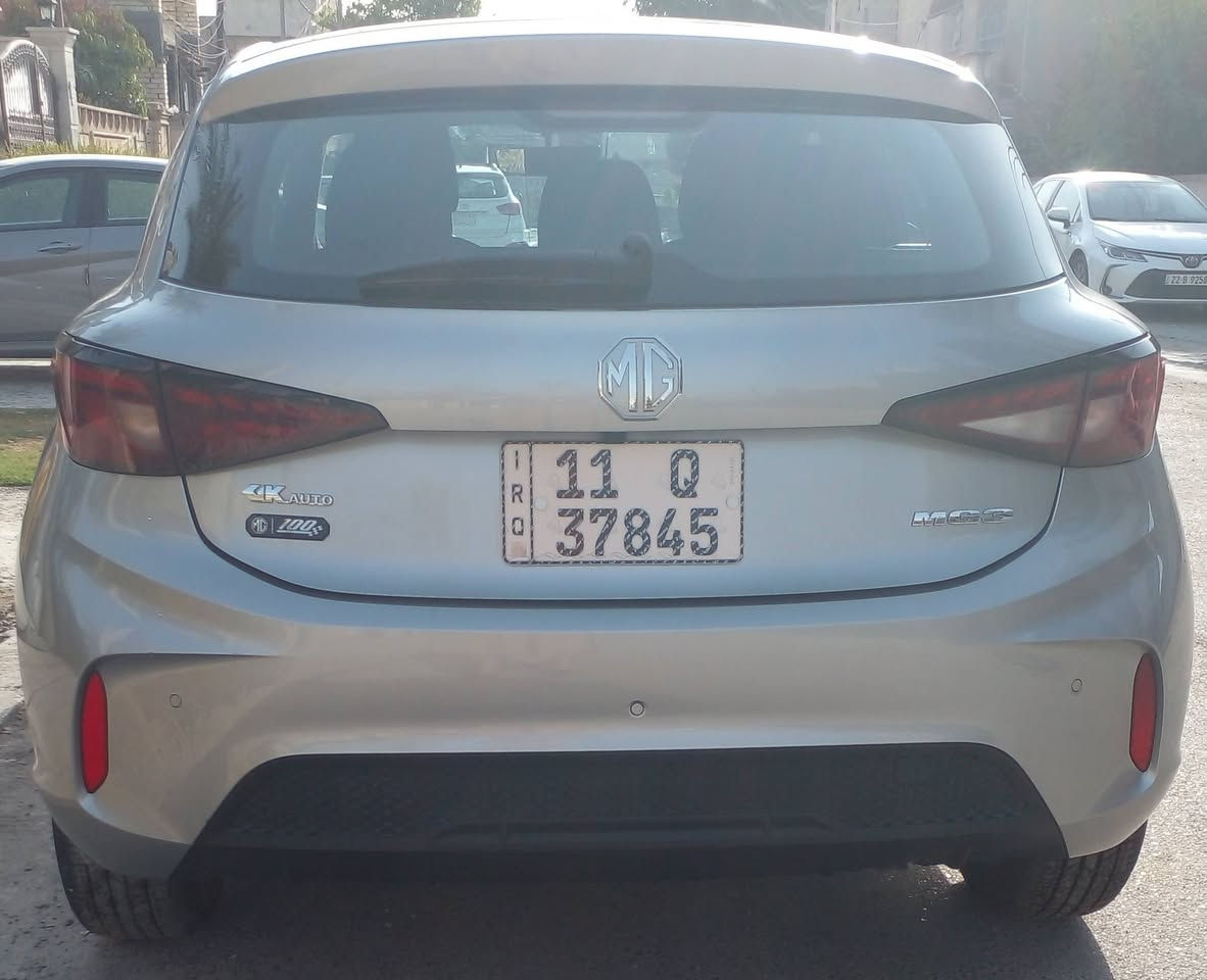 السلام عليكم .. ام جي ٣ .. ٢٠٢٤ بالضمان ماشية ٧٥٠٠ كم .. رقم بغداد .. فوول عدى الفتحة .. ( بصمة .. شاشة كامرة هاند بريك كهرباء .. اوتو هولد حساس خلفي ويل كب كروس سرعة ) السيارة بيها رصعه بباب السايق و٣ او اربع رصعات بنيد وقمارة وطخة بالصندوق عله وضعها السعر ١٠٠ ورقة .. للاتصال ( *********** ) مكانها بغداد .
