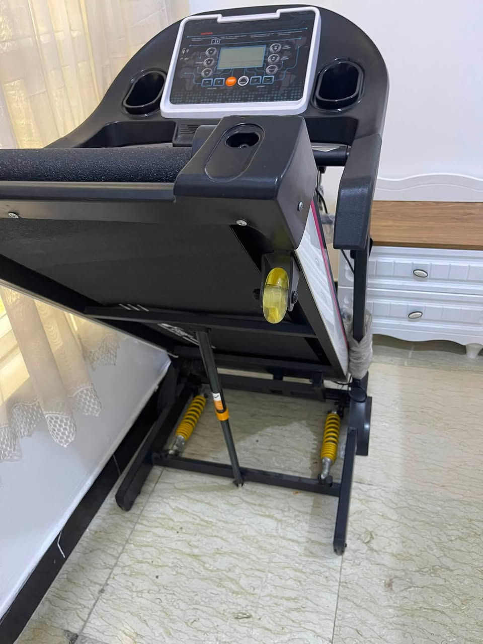 جهاز سير (جري) كهربائي ماركة EVERE استخدام ايام فقط استخدام قليل جدا جهاز ممتاز وسرعة عالية
 • شاشة عرض متعددة الوظائف (سرعة، مسافة، وقت، سعرات حرارية، نبض).
 • سرعات متعددة مع برامج تدريب جاهزة.
 • قابل للطي لتوفير المساحة.
 • حمولة حتى 120 كغم.

سعر البيع  500
بغداد الرصافه


**إذا كنت صاحب هذا الإعلان وتريد حذفه لأي سبب، رجاءا أرسل رسالة إلى الدعم الفني**