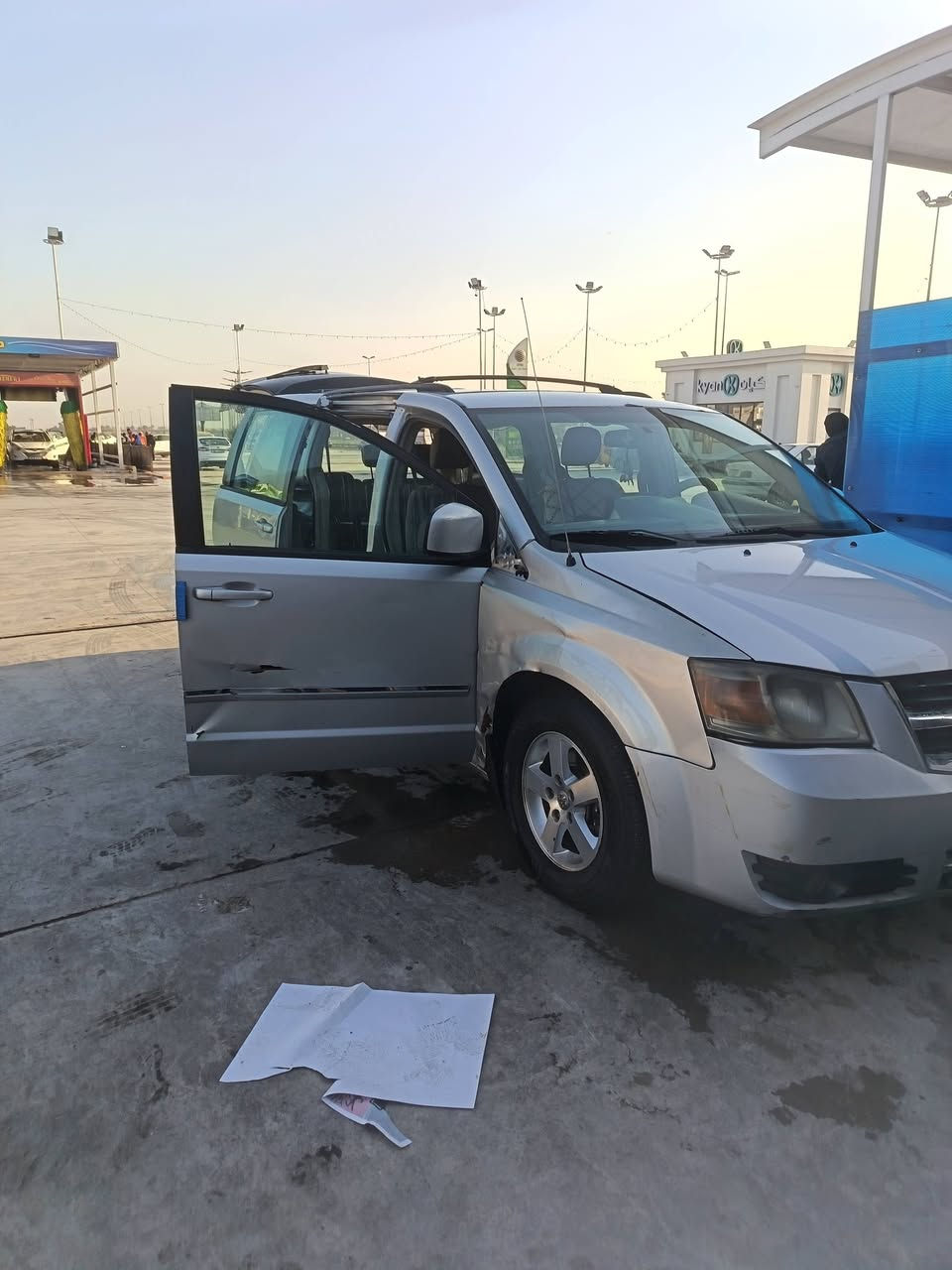 السلام عليكم ورحمة الله
من رخصة الادمن
للبيع
دوج كرفان سبعه راكب مديل 2009 بيبان كهربائي تخم تاير جديد تبريد 3قطع منضومه غازسعة80 شاشه كامره لون سلفر  سعر 115 العنوان بغداد
***********
