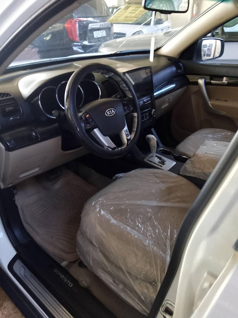 كيا سورنتو موديل 11 فول فولموصفات عده البصمه السويج مريه شافط اشاره بل مريه كشن كهرب 7 راكب 3 قطع تبريد ويل 18اكروم لايت زنون بدون صبغ بيها مكنتين بارد سيارة جديده مل بيت مكان السيارة موصل حي المثاق ***********###***********،،،🍋🍋155وبيها مجال
