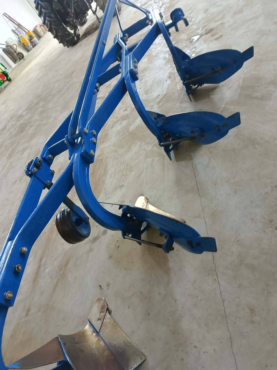 ئەم چوارگاوەسنەمان هەیە بۆفرۆشتن حجم فاو ڕەقم12مۆدیل2019شکان و لەحیمی نیە بەشەرت ژ.م***********
