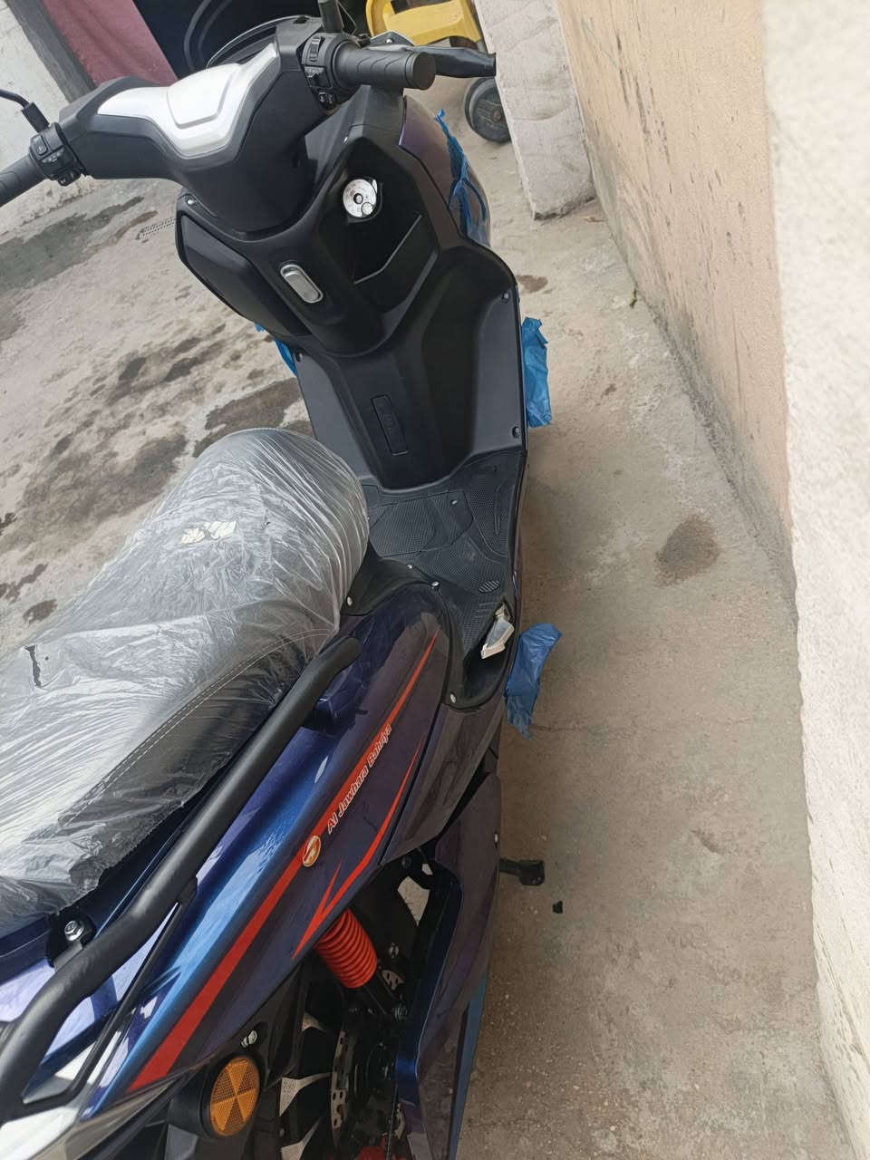 سلام عليكم
عندي دراجة شحن 
اريد ابيعها مستعجل عليها 
دراجة كهربائي تيماكس حديث
بطارية 6..؟ و40امبير..؟ 72 فولت
ملف 3000
مسافة 70كيلو 
سرعة 100
قبل يوم اشتريتها 
السعر مليون و200 وبيها مجال 
عنوان الدوره مهديه الثانيه
رقم هاتف ***********
نظافة 100/%
