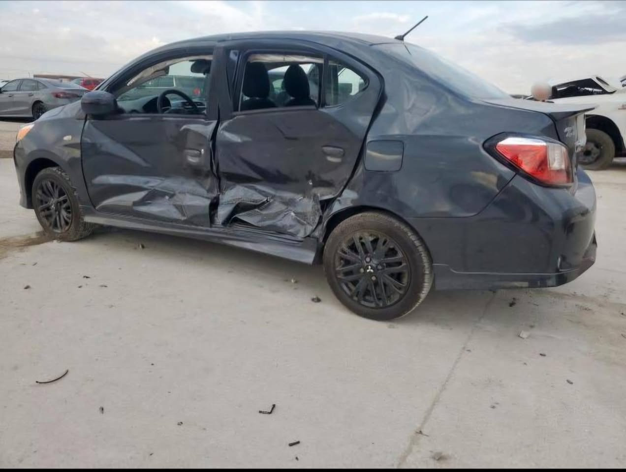 السلام عليكم مسيوبيشي ميراج 2024 رقم بغداد اعلا فئة 4g بلاك ادشن للبيع حادث مبدل اثنين بيبان جهة السايق و تصليح بالتكمة و الجاملغ مصبوغ كلير السيارة ماشية الفين بعدهي زيرو السعر 112 و بيهة مجال قليل للاستفسار ***********
