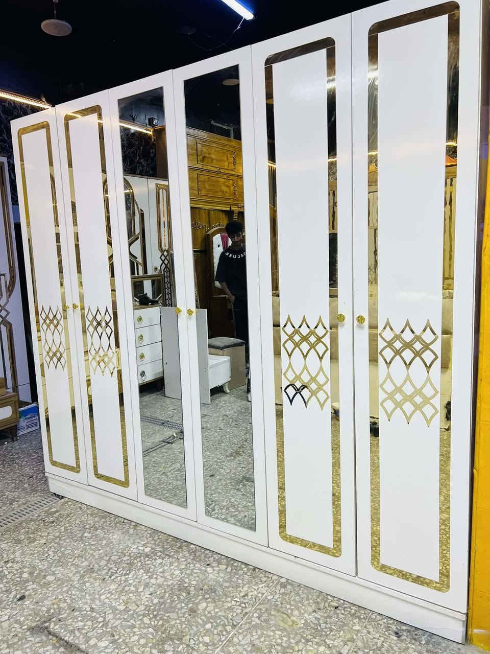 غرفة نوم مستعملة🇹🇷
موديله حديث 💥
 نضافة90 ٪💯
عدد القطع / 5 
نضام / أبواب 💢 
سعرها / 475 قفل 💸
شد ونقل داخل بغداد مجاني🚛
يوجود توصيل محافضات 🚛


**إذا كنت صاحب هذا الإعلان وتريد حذفه لأي سبب، رجاءا أرسل رسالة إلى الدعم الفني**