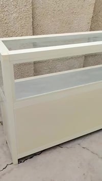 فاترينات جدد استخدام قليل للبيع معا رفوف خشب ابيض لتواصل وتساب ٠٧٧٥٧٦٨...