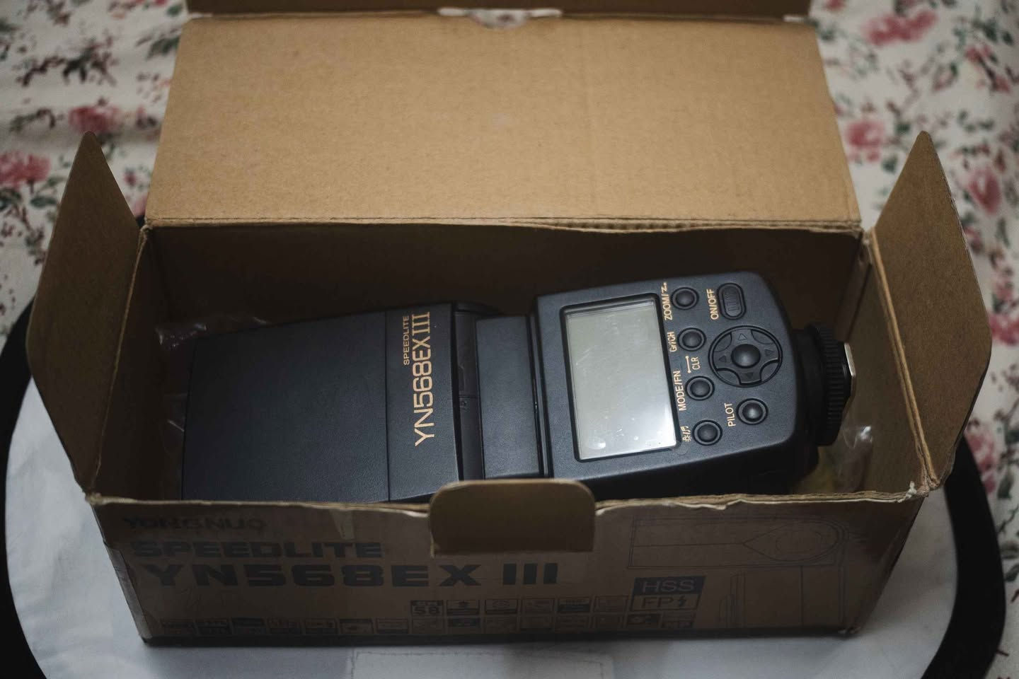 فلاشات ttl حديثة للنيكون 
-JESSOPS 360AFDN (نيكون)
-YONGNUO Speedlite YN560EX III (نيكون)
-CHINON S-250 (جوكر)
⚡ قوة إضاءة قابلة للتحكم: إمكانية ضبط شدة الإضاءة يدويًا على عدة مستويات.
🔄 رأس متحرك: يمكن إمالته وتدويره للأعلى والجانبين لعمل إضاءة مرتدة (Bounce).
📸 وضع TTL (حسب الموديل): قياس تلقائي للإضاءة للحصول على تعريض مناسب.
🎚️ تحكم يدوي كامل: مناسب للتصوير الاحترافي وضبط الإعدادات بدقة.
🌟 دعم الزووم: يتغير تركيز الإضاءة حسب البعد البؤري للعدسة.
🔌 إعادة شحن سريعة: وقت انتظار قصير بين الومضات.
📡 دعم التزامن اللاسلكي (في YN560EX III): يمكن تشغيله عن بُعد.
🔋 يعمل ببطاريات AA: سهل الاستخدام والاستبدال.
 وايضا بيهن 5 مودات
Ttl (اوتو)

Multi (الفلاش يصدر سلسلة ومضات سريعة في صورة واحدة)

Manual مود مانول

High Speed Sync (HSS)(يسمح لك باستخدام سرعات شتر أعلى من 1/200s تقريبًا.

Wireless / Slave

زوم على حسب العدسة 28-35-50-85

المواصفات هذني لاول اثنين كل واحد منهن سعره 60 ما عدا اخير واحد المنوال سعره 15 بغداد, العراق


**إذا كنت صاحب هذا الإعلان وتريد حذفه لأي سبب، رجاءا أرسل رسالة إلى الدعم الفني**