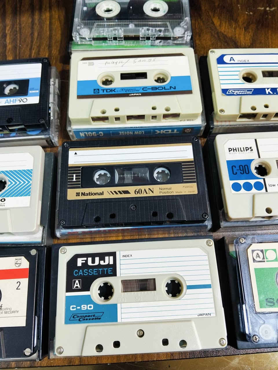 كاسيتات مسجل ماركات فقط
نظافه عاليه جدا من نوادر 
نشنل هيتاشي ماكسل تي دي كي فلبس 
سانيو سوني مع كفرات الاصليه 
ملاحظه اجهل محتواهن 
العدد 16 كاسيت السعر للكل 30 الف 
سعر نهايته ليريدهن يراسلني


**إذا كنت صاحب هذا الإعلان وتريد حذفه لأي سبب، رجاءا أرسل رسالة إلى الدعم الفني**