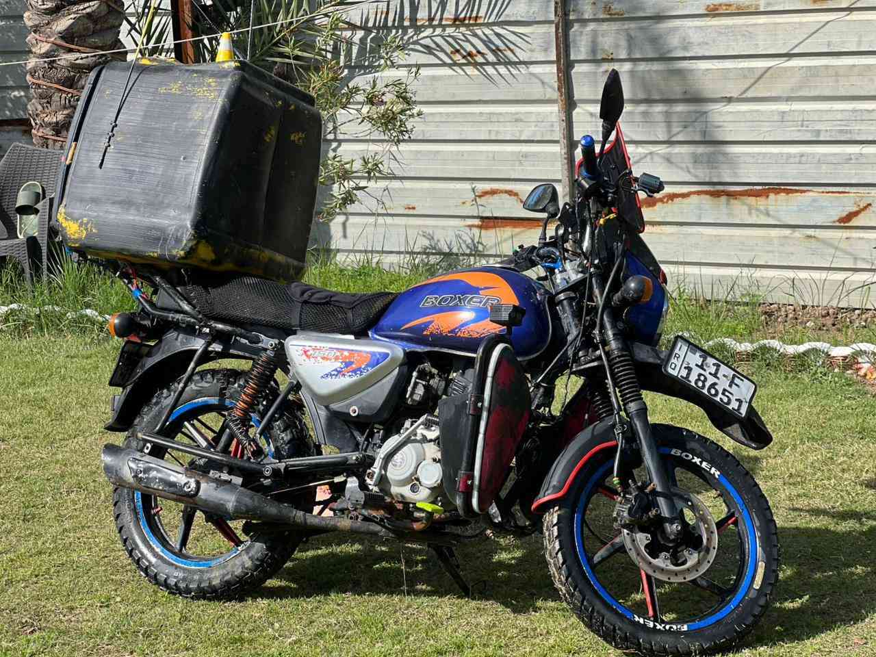 السلام عليكم دراجه بوكسر موديل 21 للبيع  مرقمه بغداد تحويل شوكت  ما تريد بيها ولفات و بستم فقط و بيها نواقص شويه ب مليون و ميتين عنوان ابو غريب  استفسار *********** متواجد اتصال واتساب
