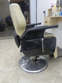 عندي ذني للبيع سعر ثابت التخم ب٥٠ثنينهن  الكراسي ليشابهن ضهر ثابت لاحم...