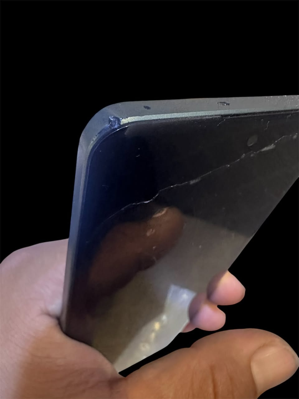 السلام عليكم ورحمة الله
realme 15 pro
لون زيتوني
ذاكرة 512
نظيف جداً اخذته جديد
وبي هاي الضربه بالشاصي يعني مو شاشه 
واللزكه مكسوره مو الشاشه 

السعر 460 الف 
مكان بغداد السيدية
***********
