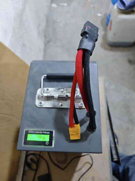 بطاريه ليثوم فوسفات الحديد بعدها جديده مال سيزر معروفه مشحونه26مره ترنبط على تطبيق
50امبير
48فولت
رايده 350 للعلم سعرها يعبر550
مكاني بغداد الرصافه
***********
