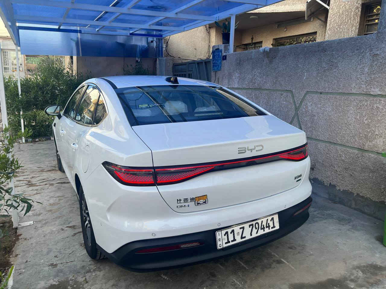 السلام عليكم 
للبيع BYD  2025
سيل 5 
 فول مواصفات أعلى فئه 13 كامره وبصمه وفتحه وكشن كهرباء ركن تلقائي وكارت 

كفاله عامه من الزلغ والرصعه 

ماشيه 800 كيلو فقط 

رقم بغداد بسمي شخصيآ

مكان السياره بغداد 

الرقم ***********
