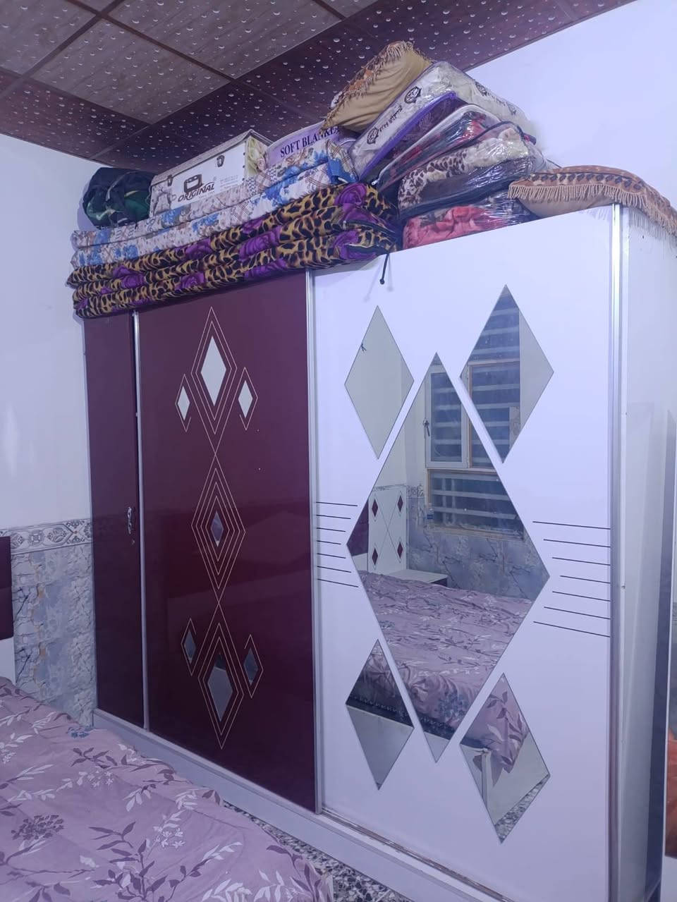 السلام عليكم  غرفه البيع السعر 200المكان النجف رقم ***********
