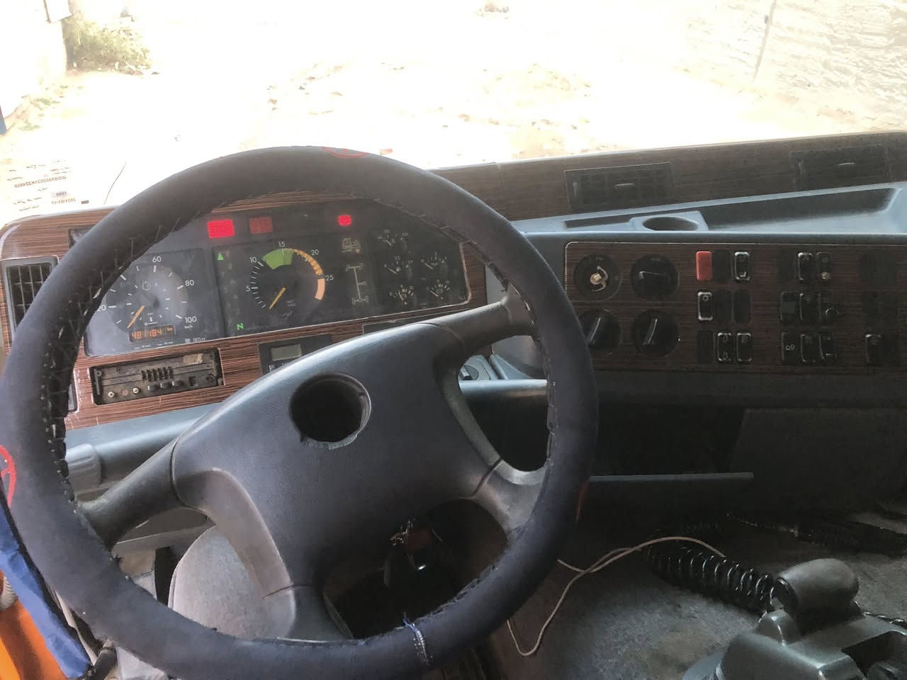 سلام عليكم اكتروز موديل 99 حجم 43 كير كهرباي رقم جديد تحويل مربوط 4محاور جناب متحركه مكفول كير ومحرك وشاصي وقماره تخم تاير جديد سعر 250$وبي مجال ***********
